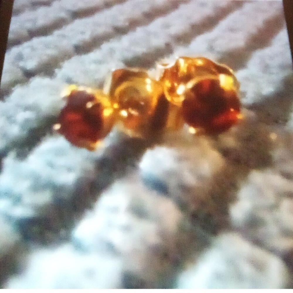 Vintage Avon Gold Tone Heart Brooch and Red Faux Ruby Stud Earrings Jewelry Set - Picture 7 of 8